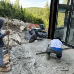 Coulage de plancher en béton avec pompe dans une résidence des Laurentides.