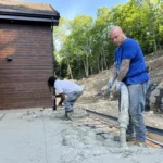 Pompage de béton pour la dalle d’une maison neuve en Outaouais.